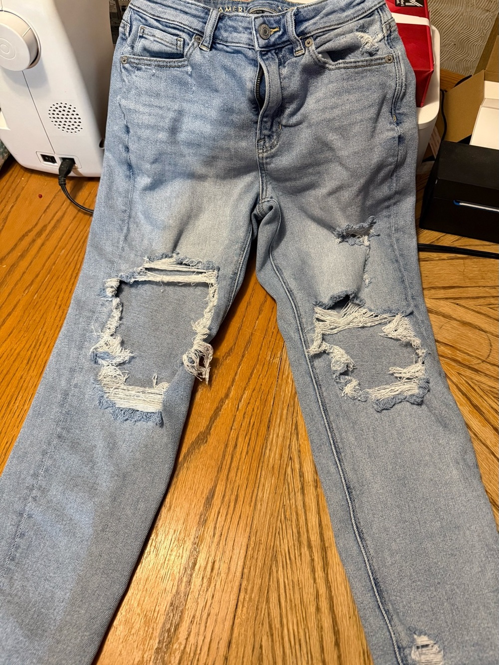 American Eagle Outfitters Light Blue Distressed Cropped Jeans